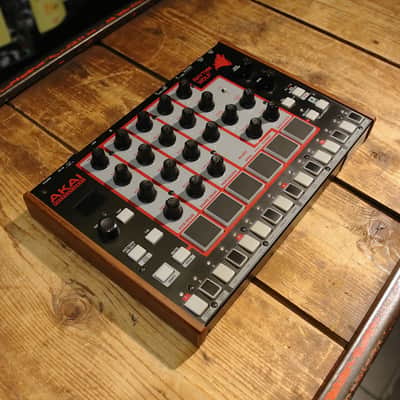 Akai Rhythm Wolf Analog Drum Machine and Bass Synthesizer 2014 - Present - Black Bild 3