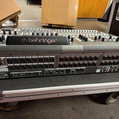 Behringer X32 40-Input 25-Bus Digital Mixing Console 2012 - Present - Black image 4