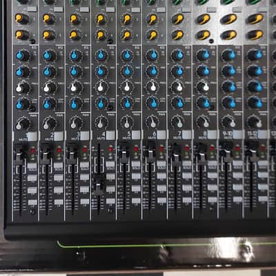 Mackie 1642VLZ4 16-Channel Mic / Line Mixer 2014 - Present - Black image 2