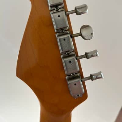 1998 Fender 62 AVRI Stratocaster  Tobacco Burst image 14