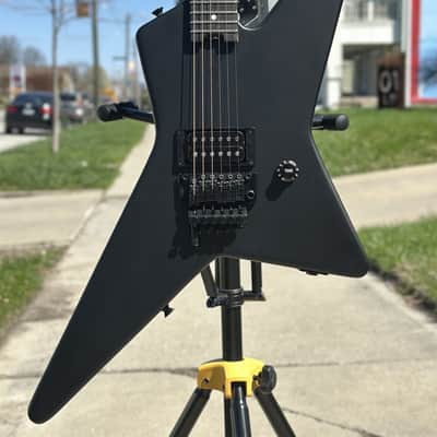 EVH Limited Edition Star w/ bag - Stealth Black image 2