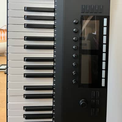 Native Instruments Komplete Kontrol S88 MKii 2020 - Present - Black image 1