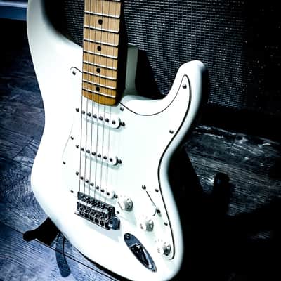 Fender 75th Anniversary Commemorative Stratocaster 2021 - artic white image 2
