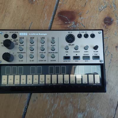 Korg Volca Keys analog synth image 1