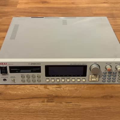 Akai S2800 Sampler