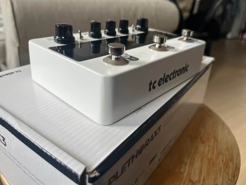 TC Electronic Plethora X3 TonePrint Multi-Effects Pedalboard 2022 - Present - White image 1