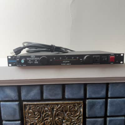 Immagine Furman PL-Plus Series II Power Conditioner and Light Module 2000s - Black - 1