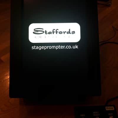 Onstage Teleprompter to View Lyrics image 4
