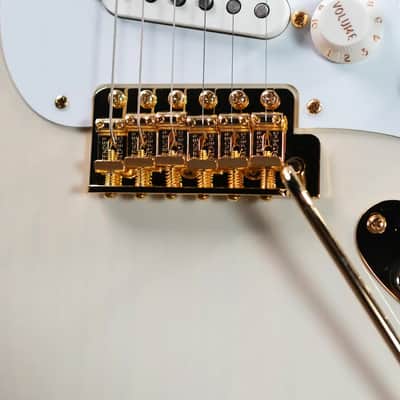 Fender Limited Edition Vintera III Late '50s Stratocaster Electric Guitar - White Blonde with Gig Bag image 10