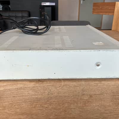Akai S2000 with floppy disk simulator - 100V image 10
