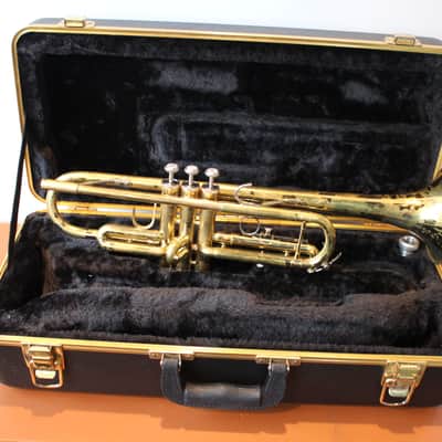 90's Bach TR300H2 Student Bb Trumpet image 2