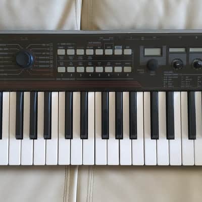 Korg R3 - Vintage Synthesizer/Vocoder