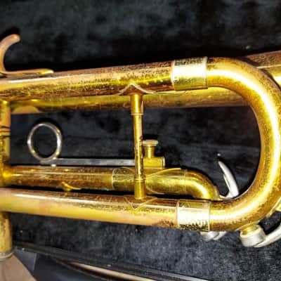 King Cleveland 600 Bb Trumpet, USA, Brass with Case, good and playable condition, but worn finish image 5