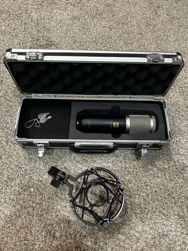 sE Electronics sE2200 Large Diaphragm Cardioid Condenser Microphone 2019 - Present - Black Bild 1