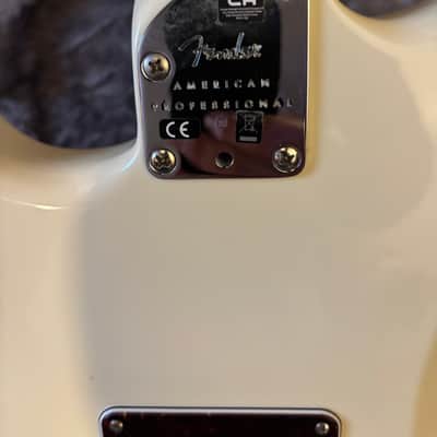 Fender American Professional II 2024 - Olympic white image 4