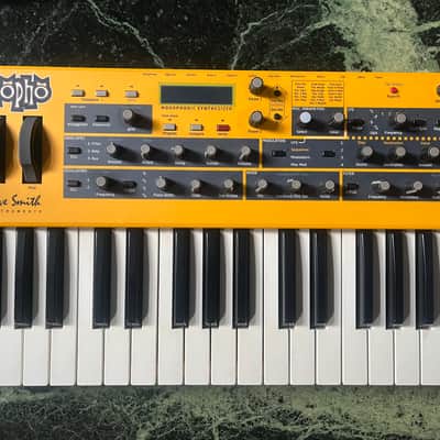 Dave Smith Instruments Mopho 32-Key Monophonic Synthesizer 2011 - 2016 - Yellow with Wood Sides