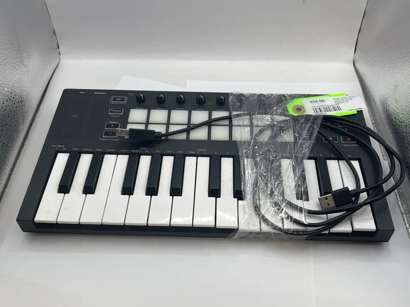 Novation Launchkey Mini MKIII MIDI Keyboard Controller 2019 - Present - Black image 1
