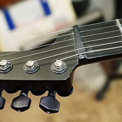 2006 Parker Fly Mojo Mahogany Piezo Duncan Pickups Hard Shell Case Tools 9 and 10 Springs image 15