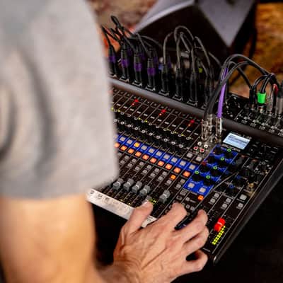 Zoom L-20 20-Channel Digital Mixer, Recorder, and USB Audio Interface image 3