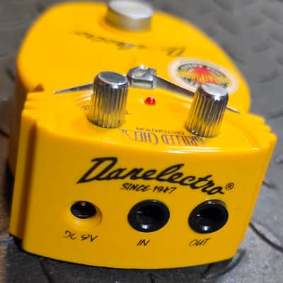 Danelectro Grilled Cheese Resonant Filter Distortion DJ-10 Food Series Yellow Missing Back Rubber image 6