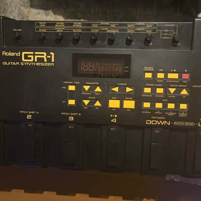 Roland GR-1 Guitar Synthesizer - Black . Not Tested selling for parts.