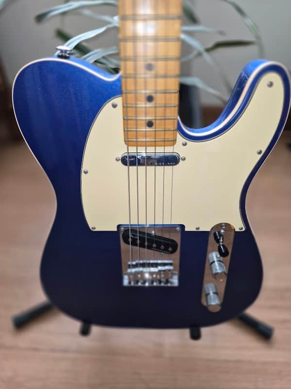 Fender American Ultra Luxe Telecaster 2021 - Blue Sparkle image 1