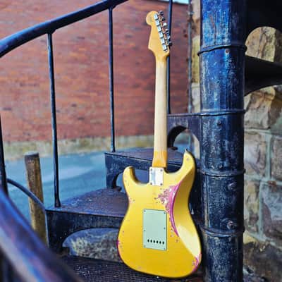 2016 Fender Custom Shop - Wildwood 10 - '61 Strat - Heavy Relic - Aztec Gold / Pink Paisley - Cruz Pickups image 3