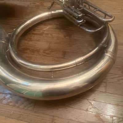 King 2350 BBb Sousaphone with detachable cluster, includes case. image 6