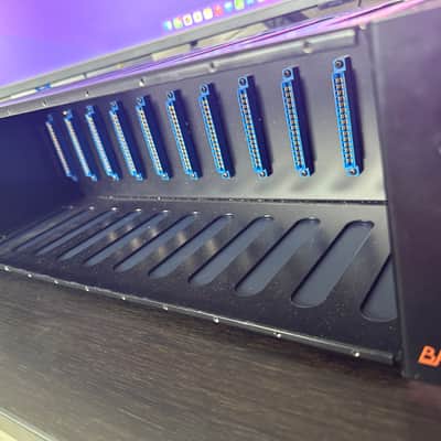 BAE 11-Space 500 Series Rack with PSU 2010s - Black image 3