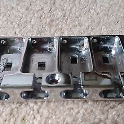 chrome 4-string high mass bass bridge with quick release design Bild 3
