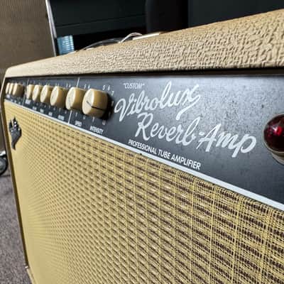 "Custom" Vibrolux Reverb 40-Watt 2x10" Guitar Combo image 2