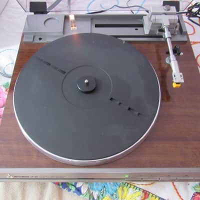 Mitsubishi LT20 linear tracking fully automatic turntable in excellent condition image 1