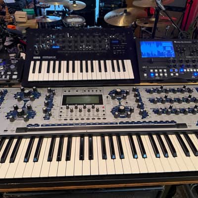 Alesis A6 Andromeda 61-Key Polyphonic Analog Synthesizer 2000s - Black/Silver image 2