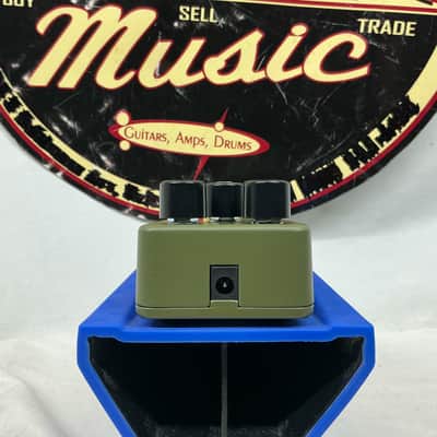 Electro-Harmonix Green Russian Big Muff Pi π Distortion Fuzz Pedal with Box image 5