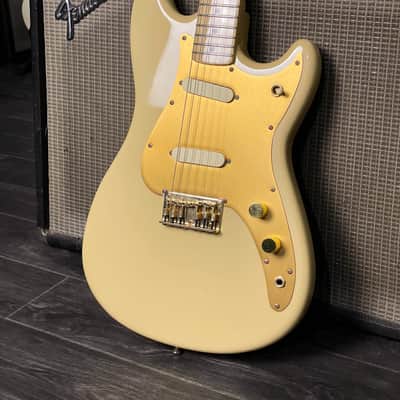 Squier Duo-Sonic 50s Desert Sand Gold Upgrade image 1
