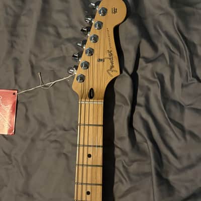 Fender Player Stratocaster with Maple Fretboard 2018 - 2024 - 3-Color Sunburst image 3