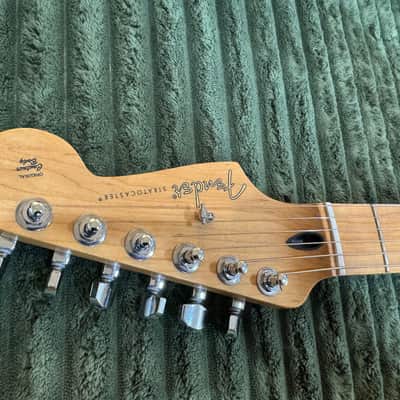 Limited Edition Fender Player Deluxe Stratocaster HSS with Roasted Maple Fretboard 2021 Shell Pink image 9