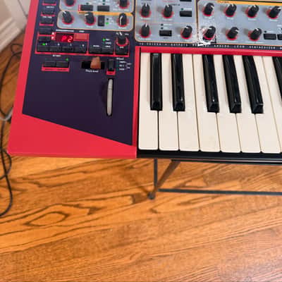 Nord Lead 2 49-Key 12-Voice Polyphonic Synthesizer 1997 - 2003 - Red image 2