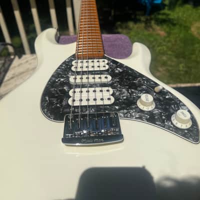 Ernie Ball Music Man Silhouette HSH HT with Maple Fretboard 1994 - 2007 - White image 10