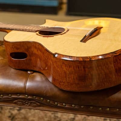 LoneTree Guitars Artist Series 12 Fret Small Jumbo image 9