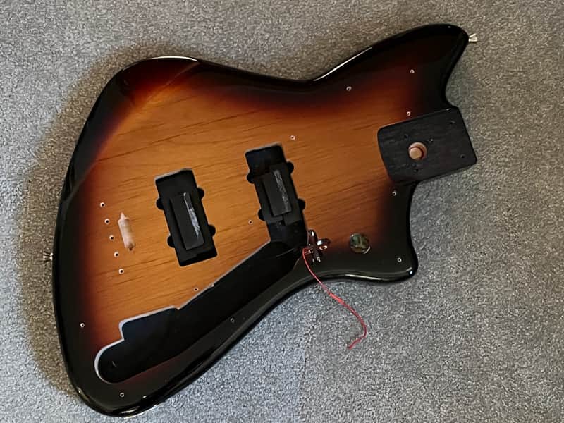 Fender Player Plus Meteora body bass Sunburst image 1