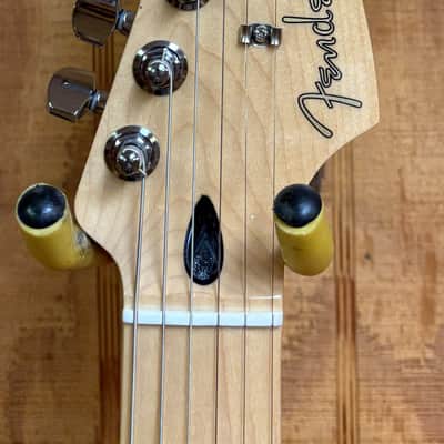 Fender Player Stratocaster with Maple Fretboard 2022 - 3-Color Sunburst image 2