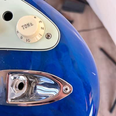 Fender Deluxe Players Stratocaster with Maple Fretboard 2019 - Sapphire Blue Transparent image 12