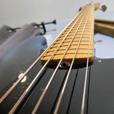 Fender American Professional II Precision Bass V with Maple Fretboard 2020 - Present - Dark Night image 9