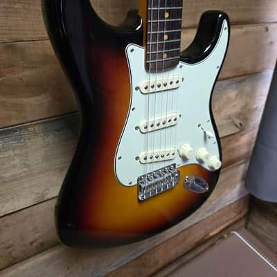 Fender American Vintage II 1961 Stratocaster (Pre-Owned) - 3-Color Sunburst w/ Case image 5