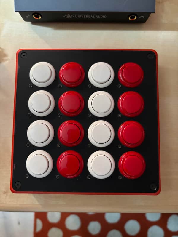 DJ Tech Tools Midi Fighter 2000’s - Red, White, Black Bild 1