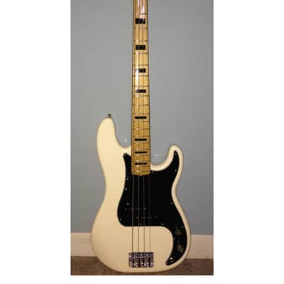 Fender Classic Series 70s Precision Bass image 2