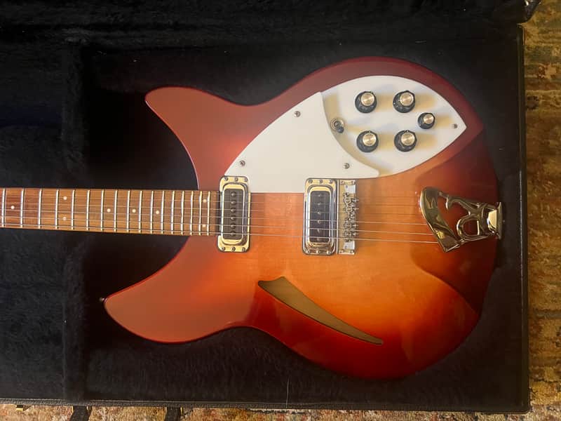 Rickenbacker 330