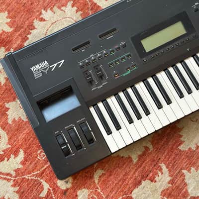 YAMAHA SY77 Music Synthesizer