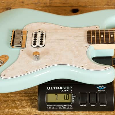 Fender Tom DeLonge Stratocaster - Rosewood - Daphne Blue image 8